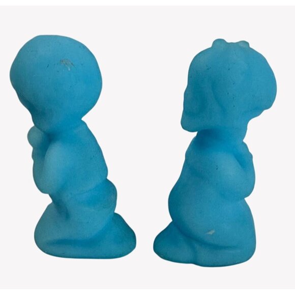 Vintage Fenton Praying Kneeling Children Satin Blue Boy Girl 4" With Sticker - Picture 3 of 7